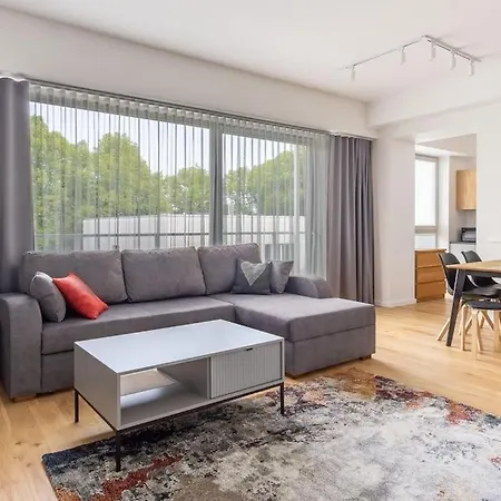 Apartman Perfect Location, Air-conditioning, Big Balcony, Private Parking! Pärnu