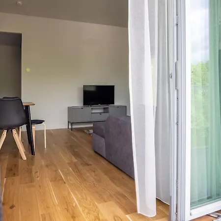 Apartment Perfect Location, Air-conditioning, Big Balcony, Private Parking! Pärnu