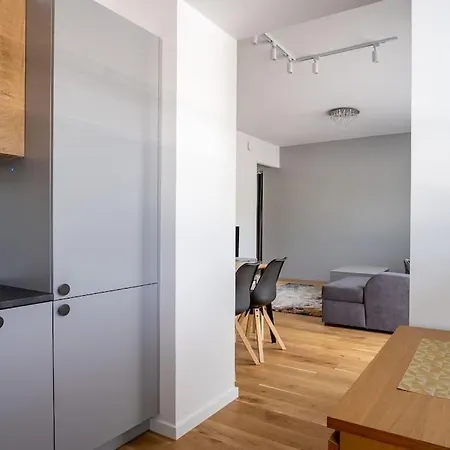 Perfect Location, Air-conditioning, Big Balcony, Private Parking! * Pärnu